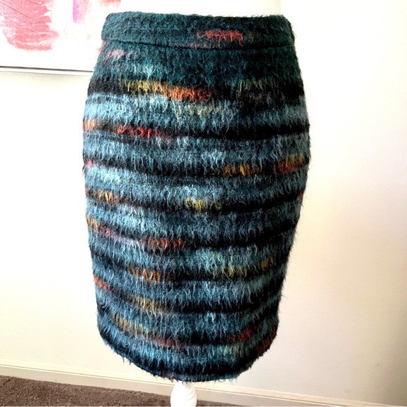 Maeve Textured Skirt • Size 2P - Picture 1 of 7